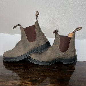 Brown Blundstone boots!
